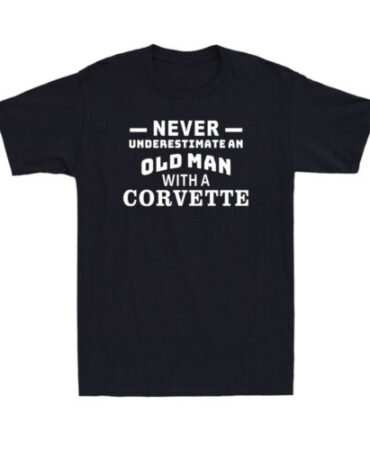 Never Underestimate An Old Man With A Cool Men's Gift Men's T-Shirt