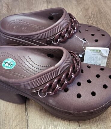 CROCS SIREN CHAIN CLOG  Dark Cherry  NEW W/TAGS!  MSRP  $84.99 TRENDING! M10 W12