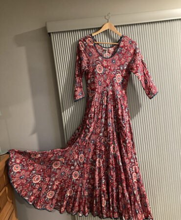 The Oula Company Printed Tiered Midi Sun Dress White Lotus Resort Beach Red Sz S