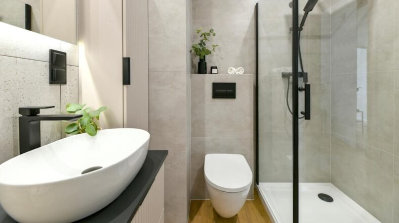 The Bathroom Design Trend That Experts Are Seriously Conflicted On (Is It An Eyesore?)