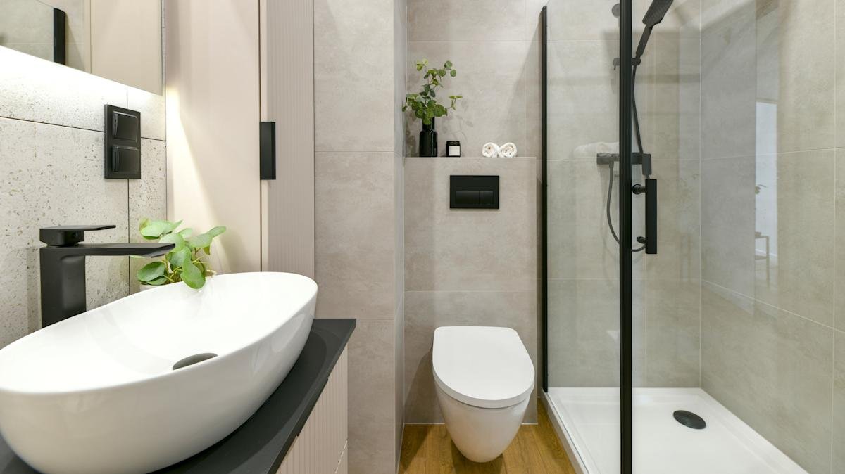 The Bathroom Design Trend That Experts Are Seriously Conflicted On (Is It An Eyesore?)