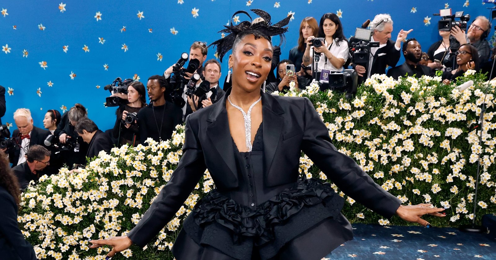 9afb7f11681bcee4e31144.12033092_.jpg Button Nails Are Trending, According to These Celebrities