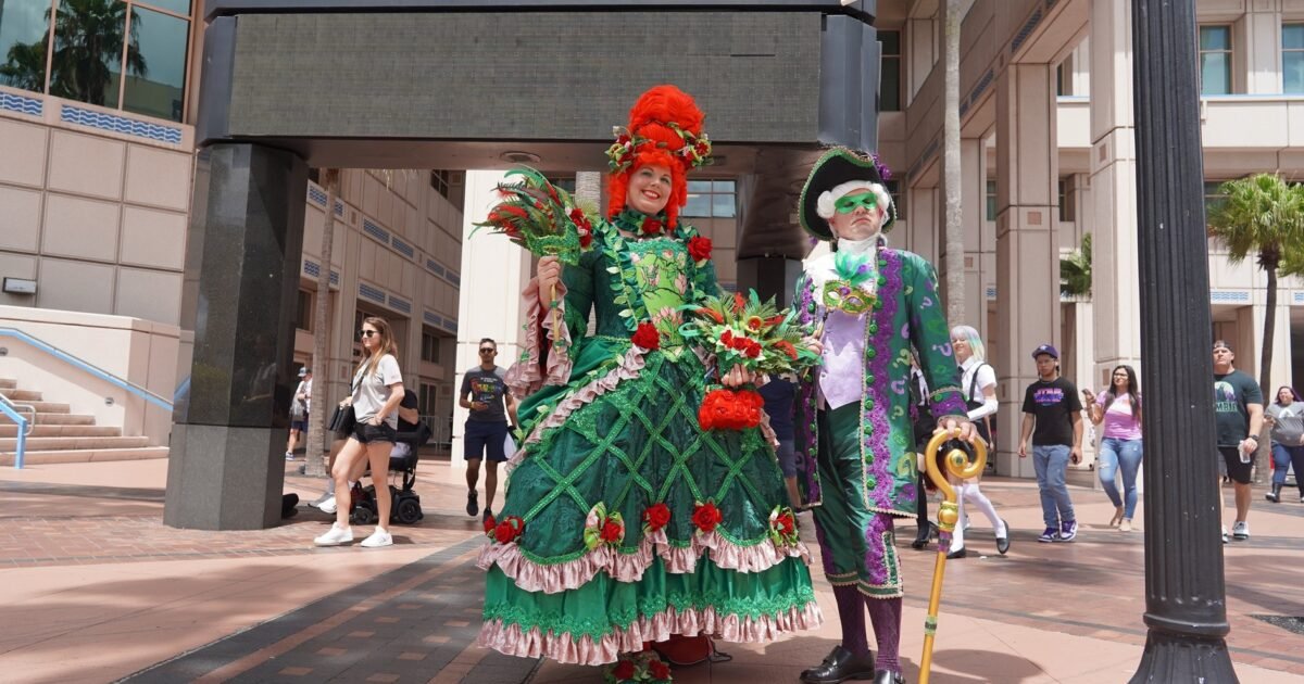 Pop culture and commerce co-mingle at Comic Convention • St Pete Catalyst