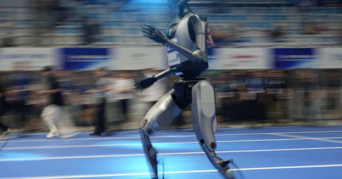 08142025_robotgames-tzrAug14_tzr_084143.jpg Beijing’s first World Humanoid Robot Games open with hip-hop and martial arts