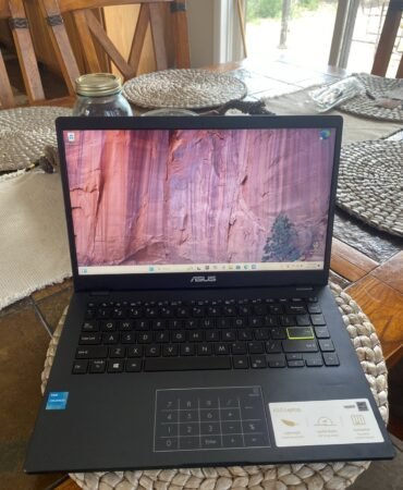 Asus Laptop For Sale: 105$ (with Mouse And Mousepad) Charger Included
