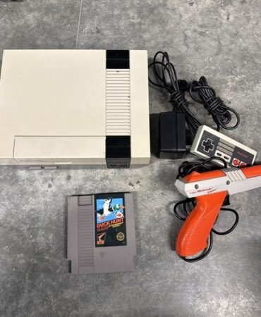 Nintendo Entertainment System, Remote, Games, Carrying Case BUNDLE - For Parts