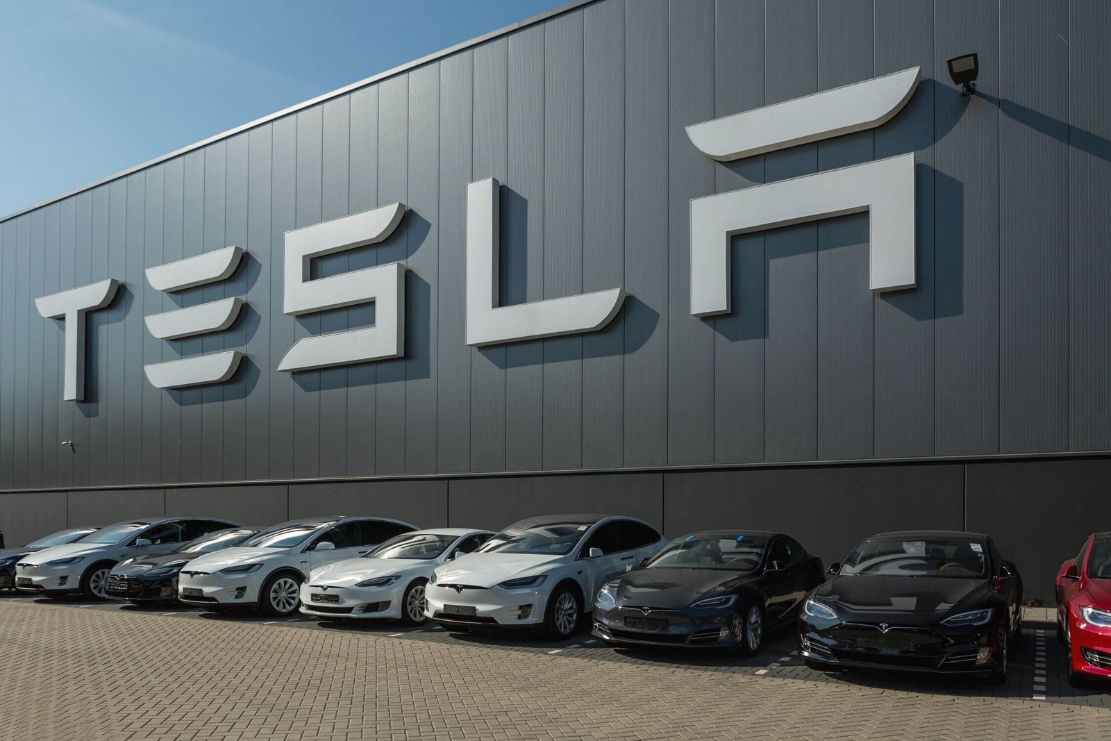 South Korean Retail Investors Sell $657M Tesla Stock as Crypto Demand Rises