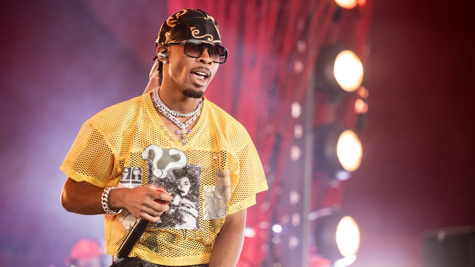 D4vd Performs, Tosses Labubus to Fans Amid Probe of Body Found in Car