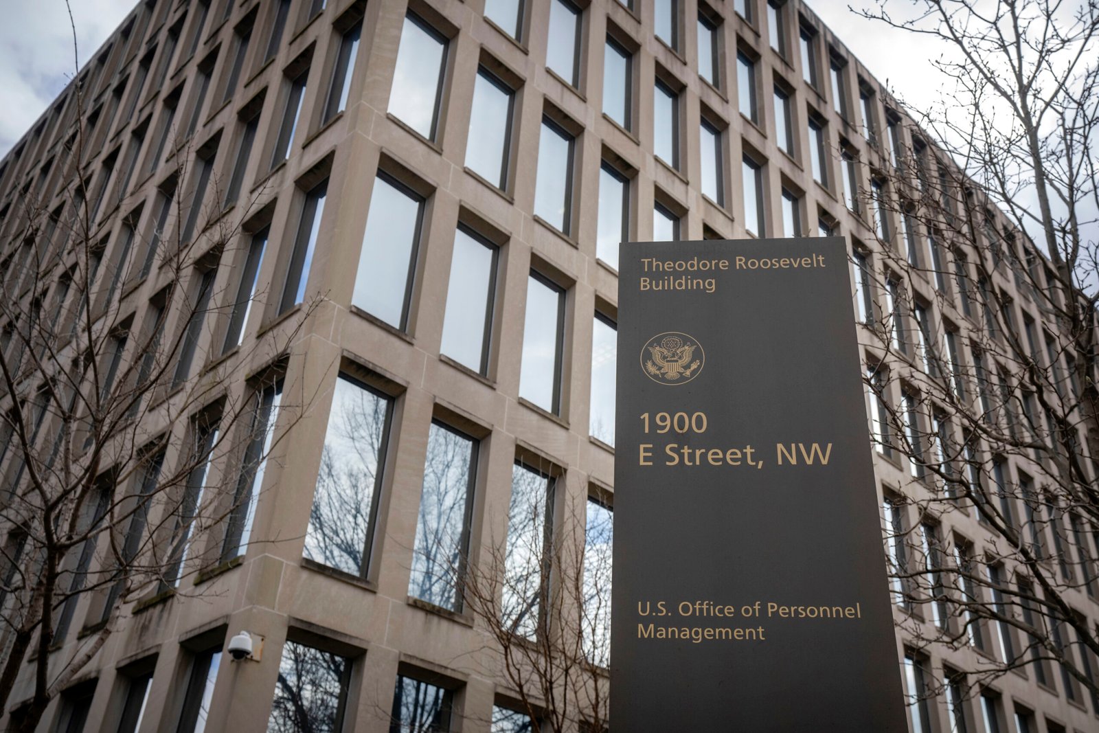 Federal government workplace 50405.jpg