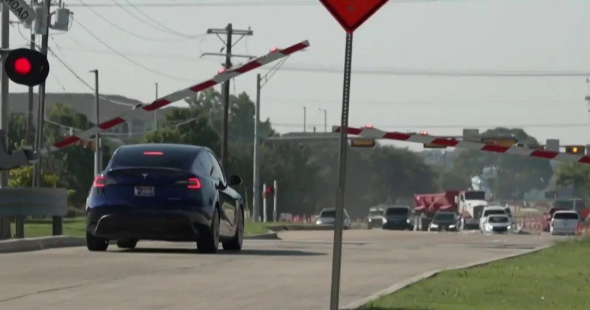 1760136377146_nn_costello_tesla_251010_1920x1080-jo8cnm.jpg 1760136377146 nn costello tesla 251010 1920x1080 jo8cnm.jpg