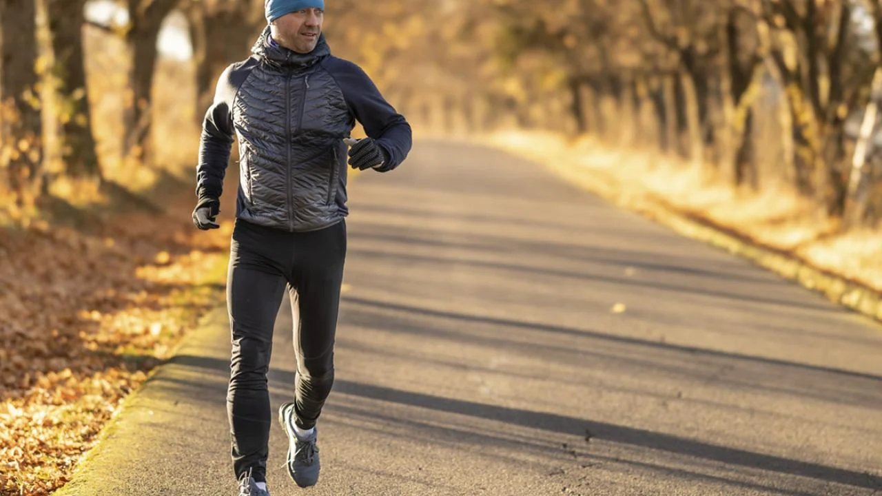 2025-10-30-JAMA1030_Index-1170x780.jpg How much brisk exercise is needed to cut digestive cancer risk?