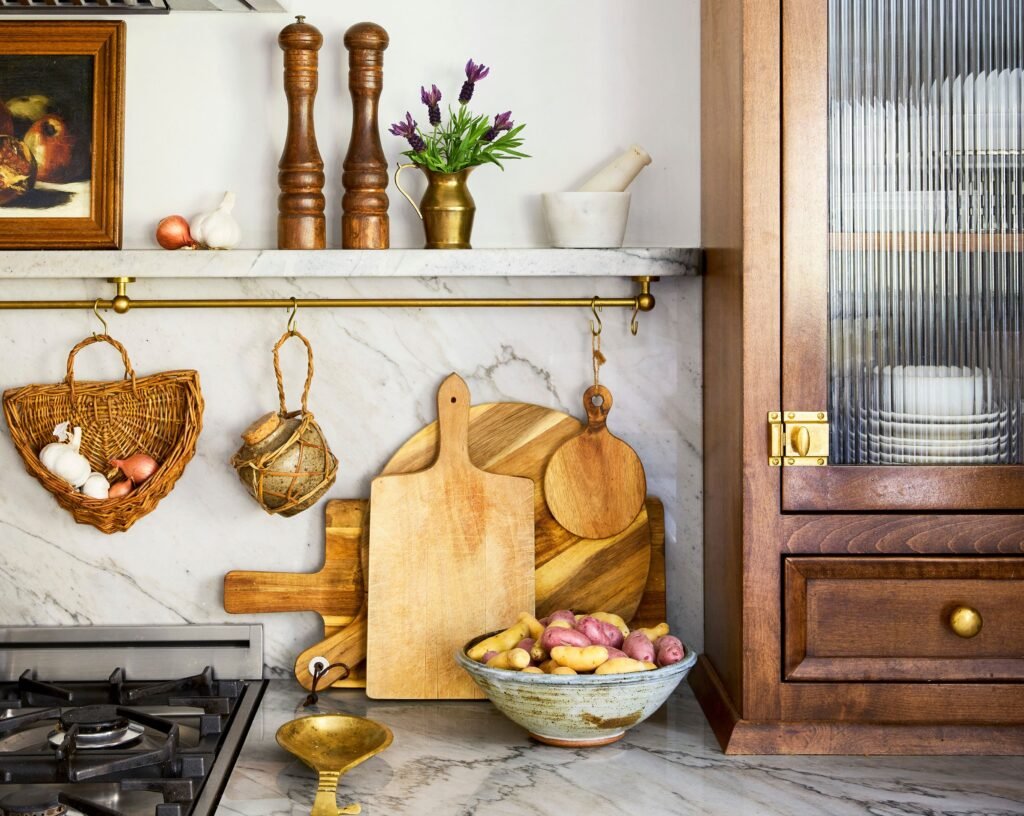 2205 05 shelf detail 0088 crop 7a44c47eb0ce4fd68e507182edce03cd.jpg