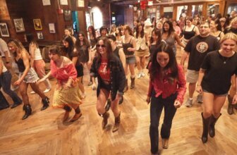 250930 ikeda line dancing ew 635p 400cc7.jpg
