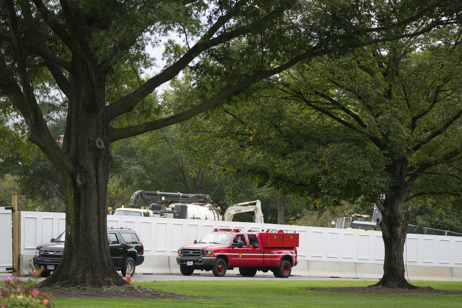 The White House starts demolishing part of the East Wing to build Trump’s ballroom