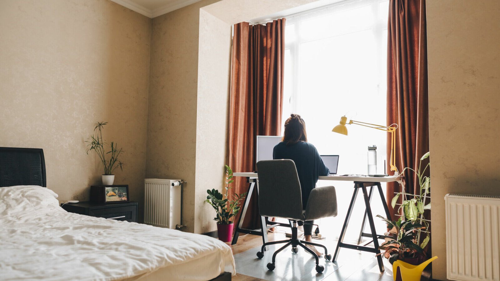 Hybrid creep: new workplace trend explained, signs and how to fix – Stylist