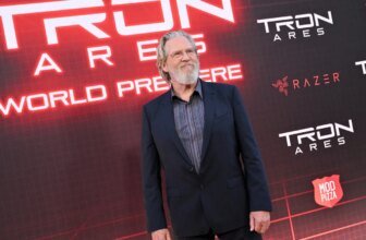 Tron jeff bridges.jpg