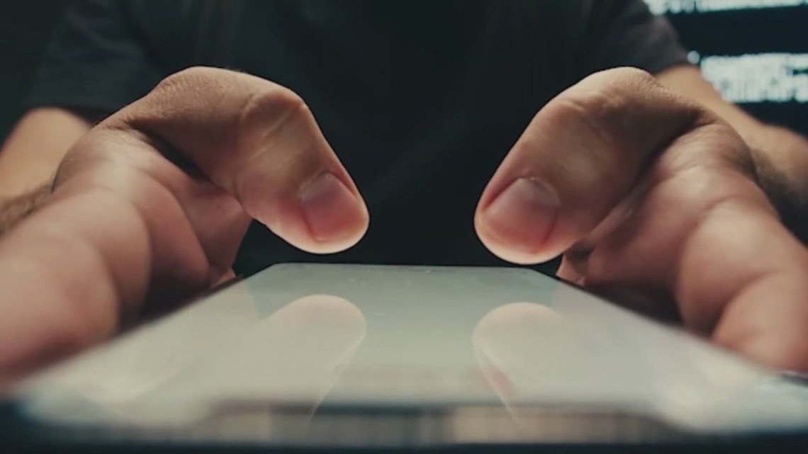 California, White House Clash Over Who Should Regulate Artificial Intelligence