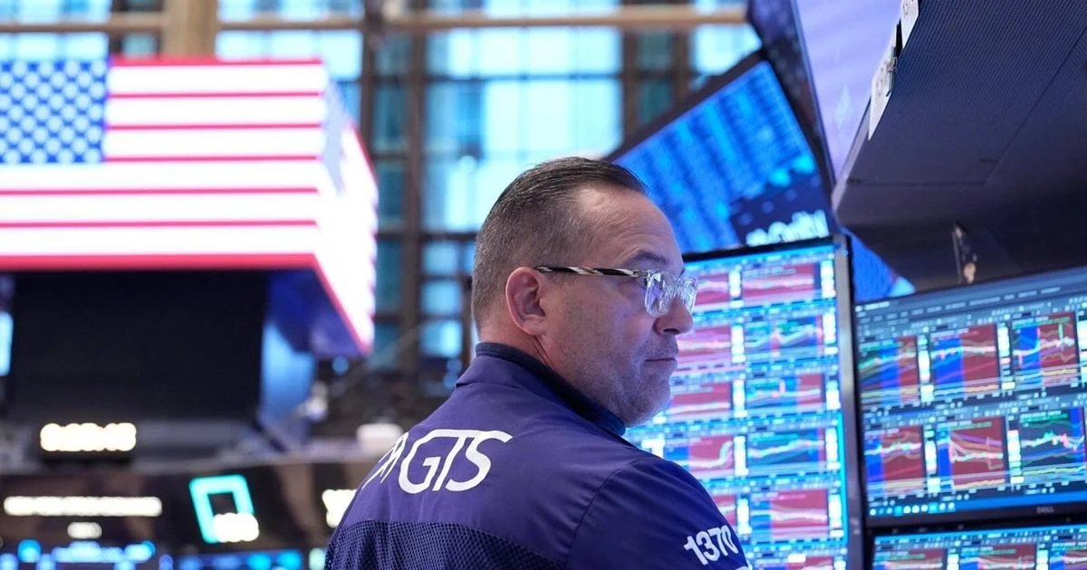 S&P/TSX composite rises amid earnings optimism and seasonal trends, U.S. stocks mixed