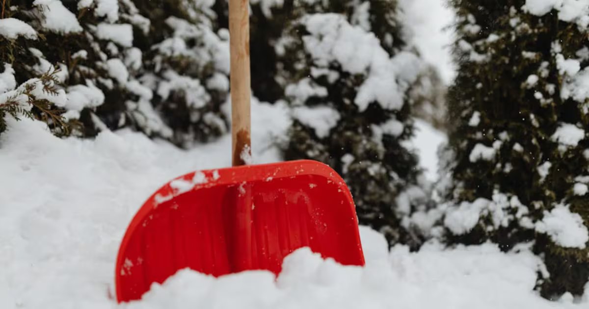 Snow shoveling linked to increase in cardiac problems, risk of heart attack