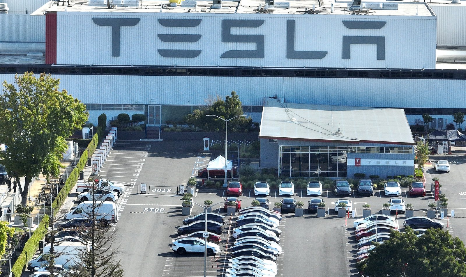 Tesla Dodges Class Action Case, Now Faces Hundreds of Individual Race-Harassment Claims