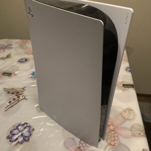 Playstation 5, comes with 1 controller