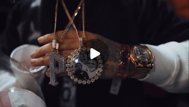Blinging Out the Hottest Fashion Trends with Rici Paisa – Instagram