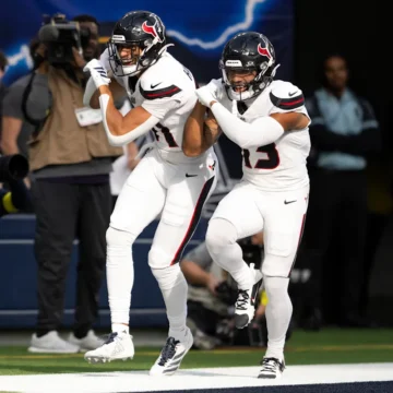 NFL playoff picture: Texans clinch berth and eliminate Colts, while Bears officially win NFC North after Packers loss