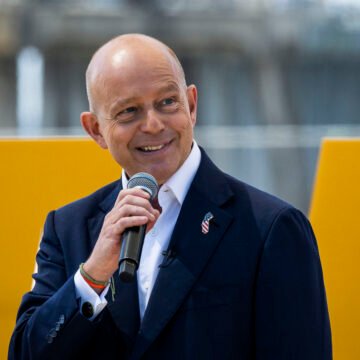 938a26ad9a9b5a44eb45593011d18766.jpeg Ex-Fox News Host Leads California Gov Primary As Democrats Split the Vote