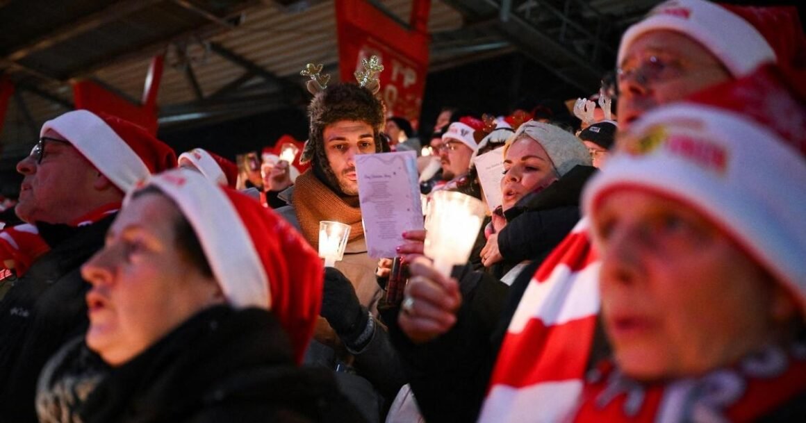 D835ocr-asset-mezzanine-16x9-vvELV1U.jpg PBS News Hour | Why Christmas carols endure as popular music changes | Season 2025