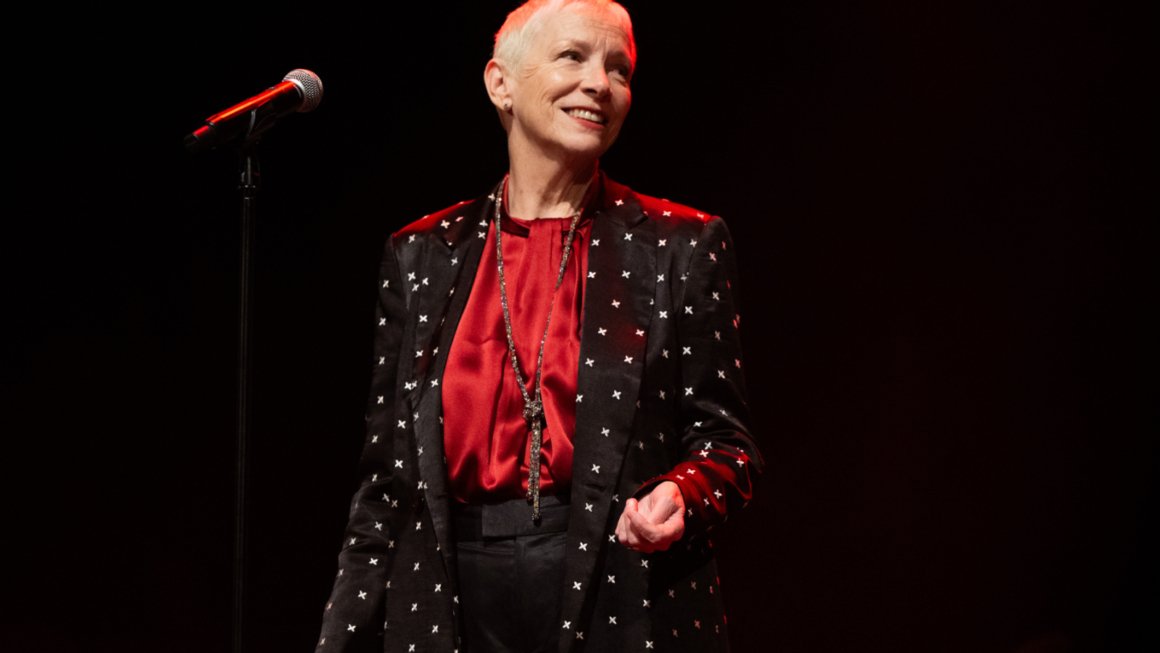 GettyImages-2250526033.jpg Annie Lennox Sings ‘Outlander’ Theme Song for Final Season: Premiere