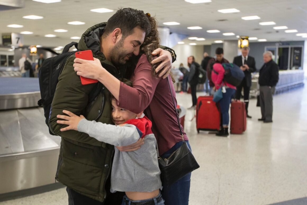 POL-trump-refugee-ban-jt-170204_3x2_1600.jpg Emotional Reunions After Emergency Stay on Travel Ban