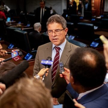 Trump warns Indiana GOP leader over redistricting plan for House seats