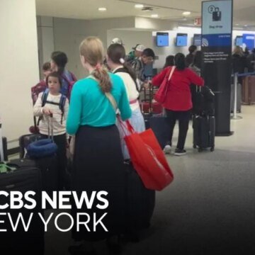 Tri-State Area airports bracing for busy holiday travel days – CBS New York