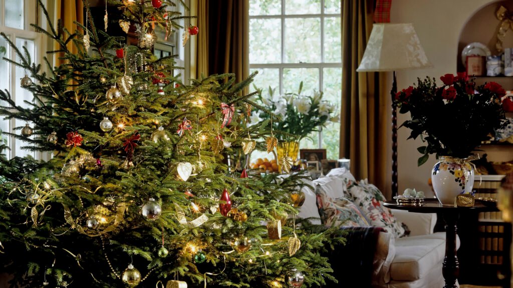 The Old-School Technique That Is Dominating Christmas Trends This Year