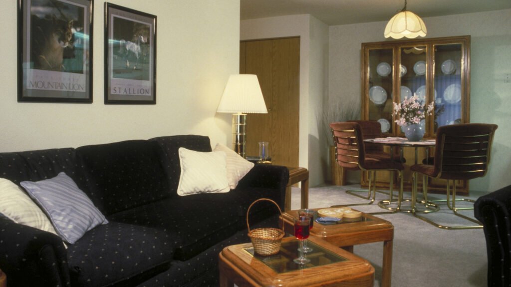The ’80s Wall Trend Making A Big Comeback In The 2026 (It’ll Make Your Home Look Larger)