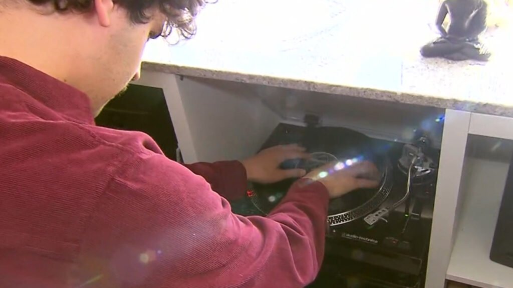 Gen Z Christmas trends: Retro tech demand for vinyl and CD players