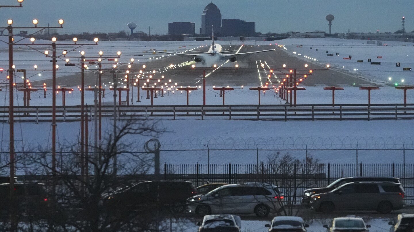 At least 1,500 flights canceled as snow hits Northeast during holidays