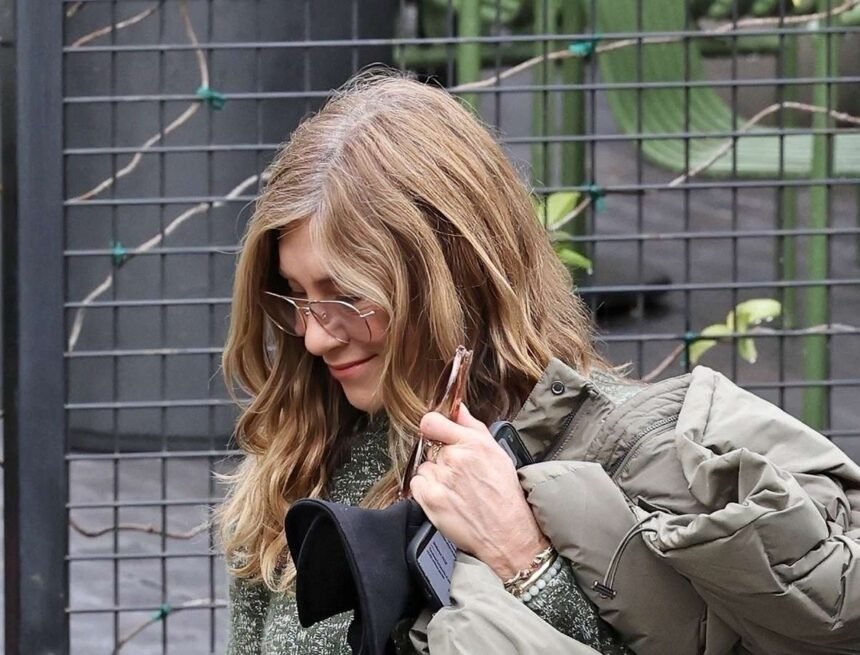 Jennifer Aniston, 56, Wore the Flattering Skinny-Jean Alternative Hailey Bieber, 29, Is Also on Board With