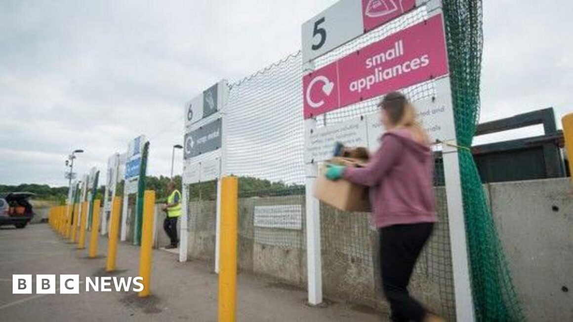 0b2de690-efd7-11f0-9e54-df40db17e1d2.jpg Oxfordshire County Council introduces waste recycling centres bookings