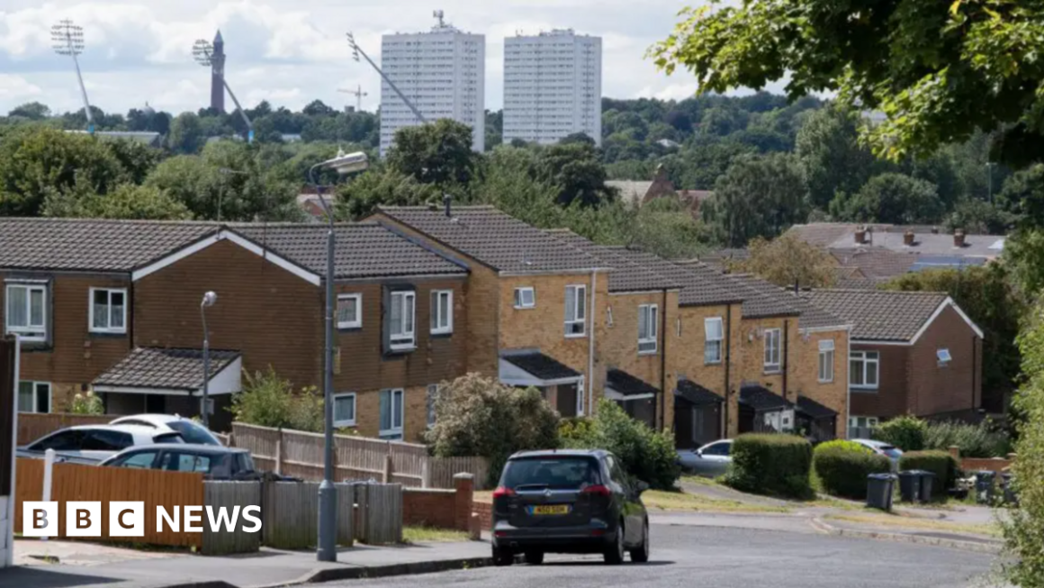 2b9f20d0-d44b-11f0-ac6d-6bfa04025ec3.png Birmingham council home boost fails to offset critics