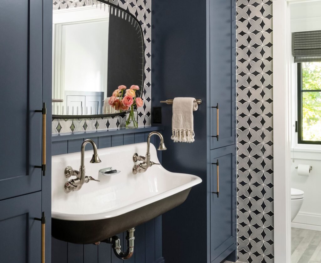 8 Retro Bathroom Trends That are Back In Style