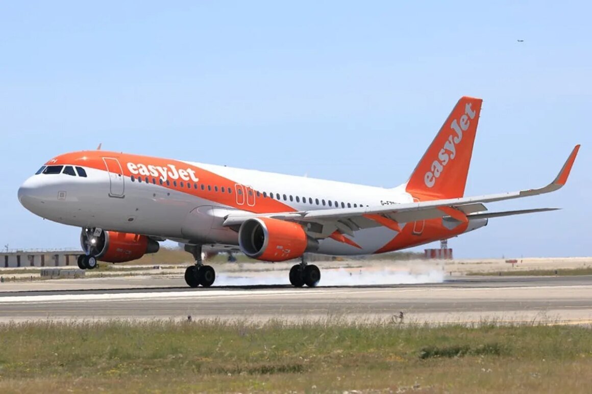 Easyjet20A320.jpg EasyJet maintains 2026 outlook despite quarterly loss