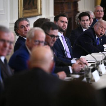 Oil Executives Non-Committal to Trump’s Venezuela Pitch at the White House