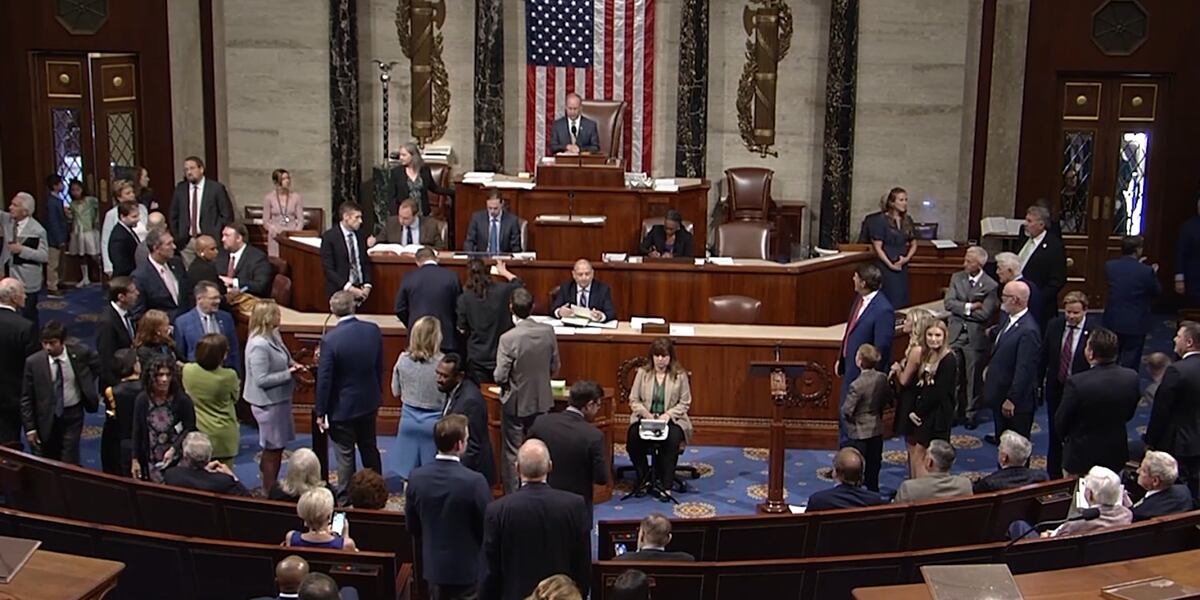 Republicans cling to narrow majority in U.S. House