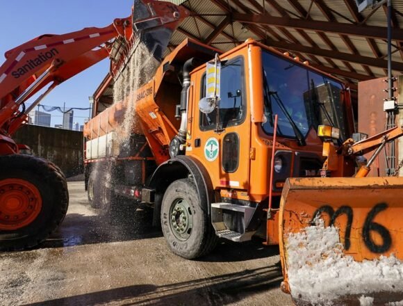 Salt_Spreader_Winter_Snow_Storm_NYC_AP_22007659810330.jpeg Weekend storm could bring snow and ice, major travel delays
