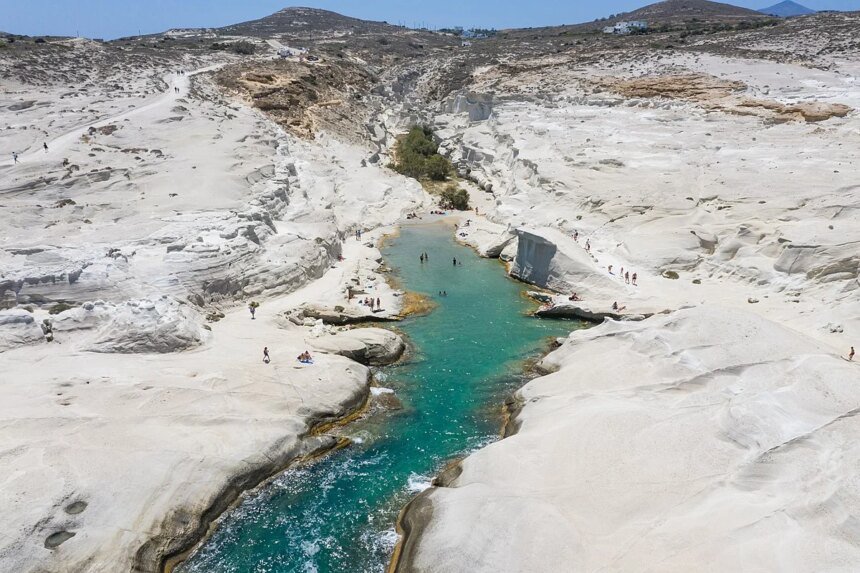 Environmental Outcry: Hotel Construction Persists Near Milos’ Iconic Beach