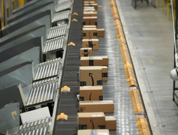 ZFSH6WW3D5O2VBATUYD2FAROJA.jpg Exclusive: Amazon plans thousands more corporate job cuts next week, sources say