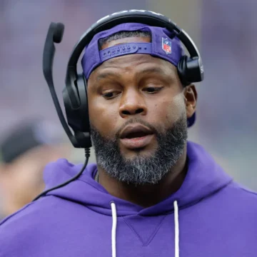 d0b9d334-072a-4535-8720-5fb060e76a77.webp 2026 NFL coaching news: Commanders reportedly hiring Vikings’ Daronte Jones as DC; Bills request to interview Browns finalist Nate Scheelhaase