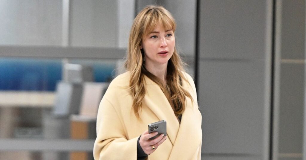Jennifer Lawrence Wore the Perfect Airport Pants and Flats