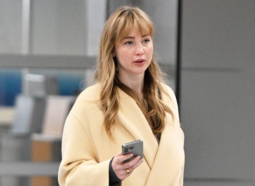 Jennifer Lawrence Wore the Perfect Airport Pants and Flats